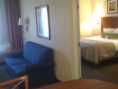 Candlewood Suites Fredericksburg By Ihg Екстериор снимка